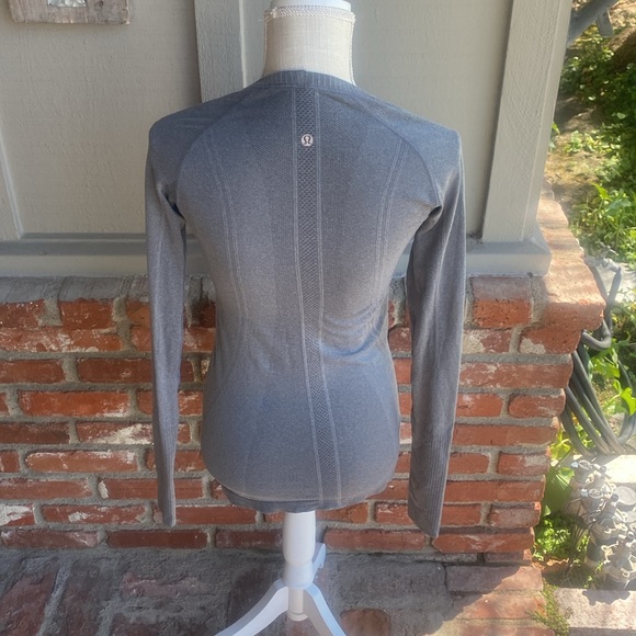 Lululemon Swiftly Tech Long-Sleeve Shirt 2.0 in Grey Size: 6 - Picture 8 of 10